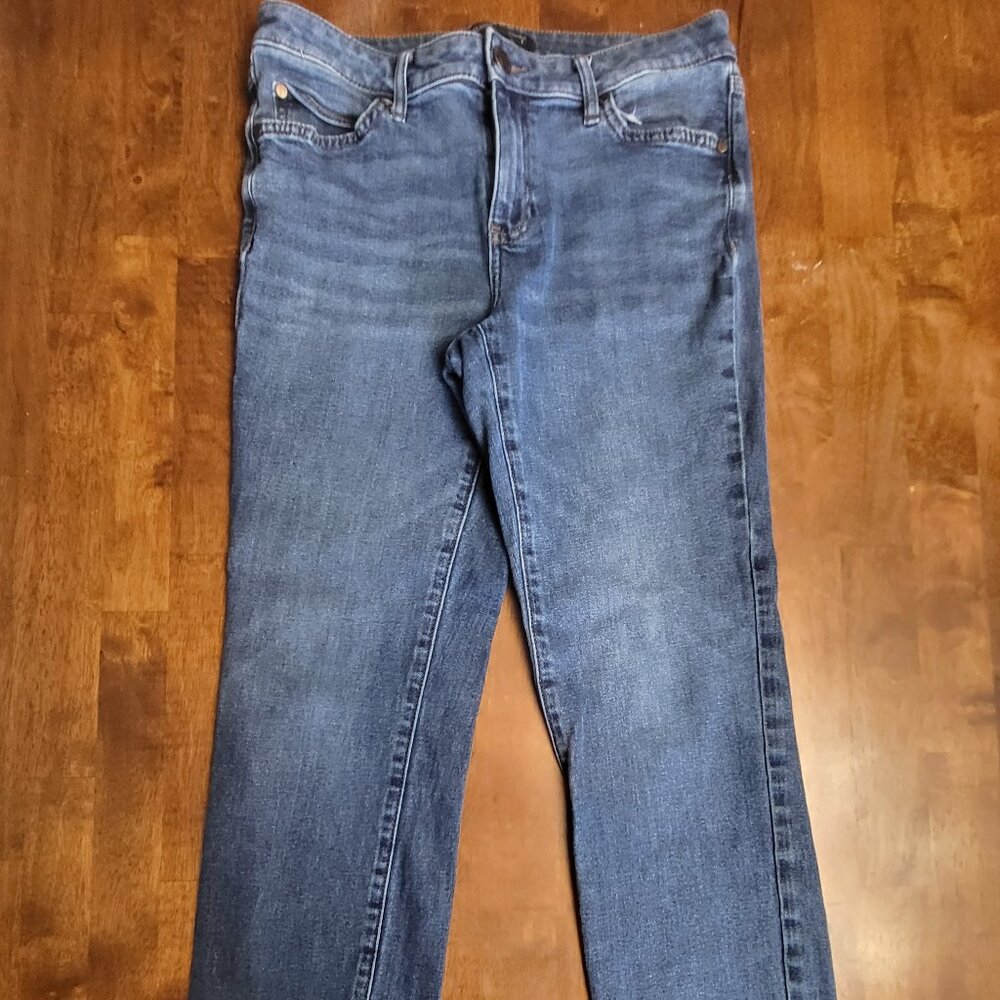 Simply Vera Wang ~ Sz 8 ~ Straight Leg Jeans ~ Excellent Condition